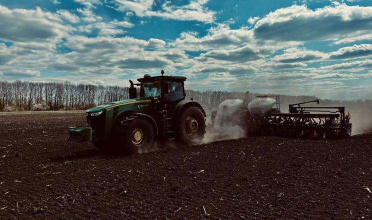 Сівба соняшнику завершилася в «Курс-Агро» в оптимальні строки