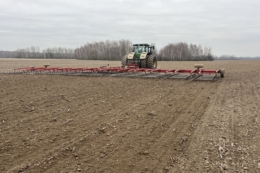 «Агрейн» впроваджує широкозахватне боронування для підготовки ґрунту