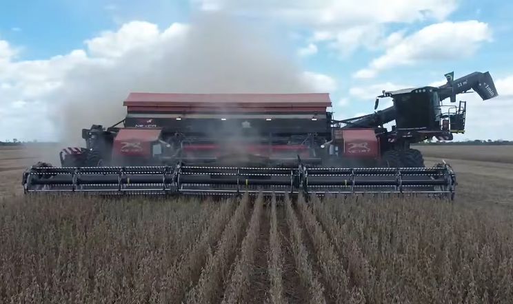 Системний трактор Nexat встановив світовий рекорд збирання сої