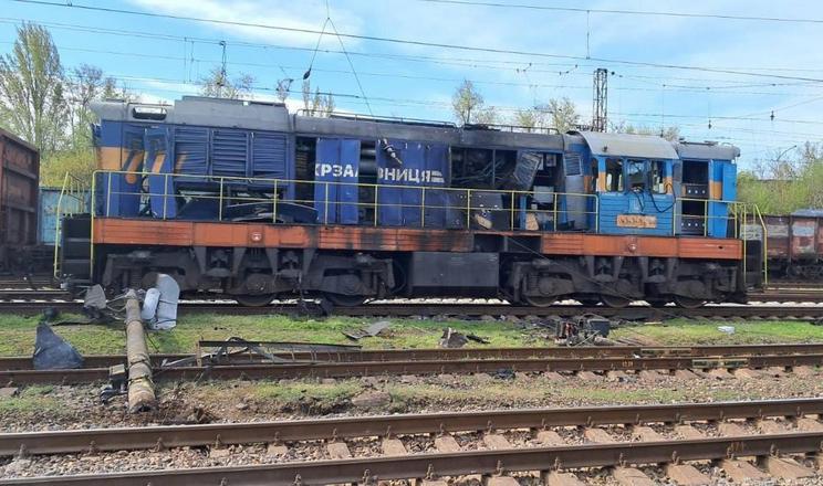 росія продовжує прицільно атакувати рухомий склад залізниці