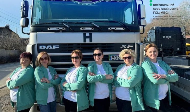 В Україні вже 1000 жінок опанували професію водійки вантажівки