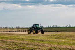 Гербіцидний та інсектицидний захист льону триває в Tekom Agro Group