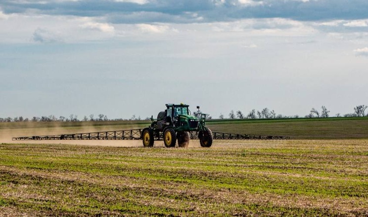 Гербіцидний та інсектицидний захист льону триває в Tekom Agro Group