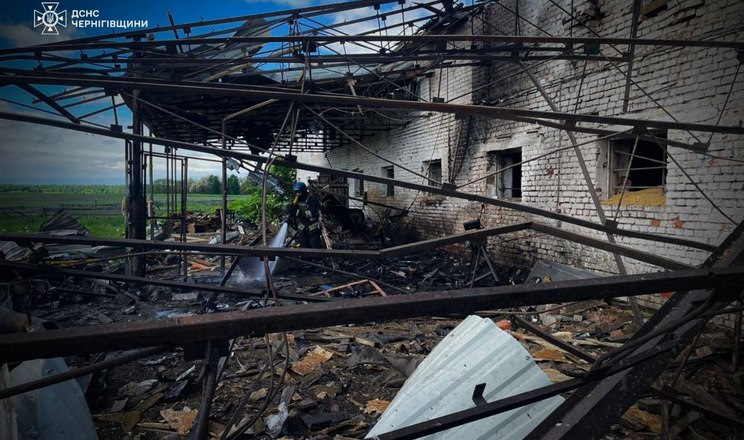 На Чернігівщині ворожий БпЛА атакував територію фермерського господарства: загинула жінка