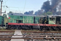 Ворог атакував залізничну інфраструктуру Дніпропетровщини, поранено машиніста