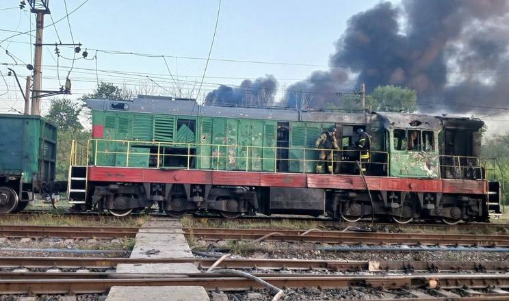Ворог атакував залізничну інфраструктуру Дніпропетровщини, поранено машиніста
