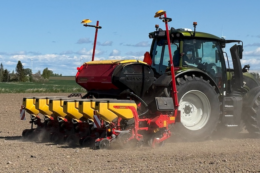 Väderstad випускає нову сівалку Tempo T та фронтальний бункер FH 2200
