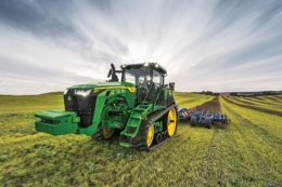 John Deere тестує трактор 8R на етанолі замість дизеля