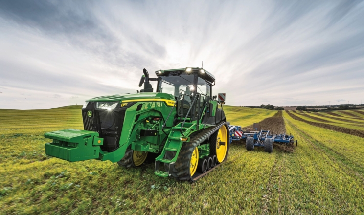 John Deere тестує трактор 8R на етанолі замість дизеля