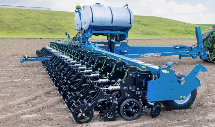 Kinze та Yetter представили нову систему Strip-Till Falcon SF700