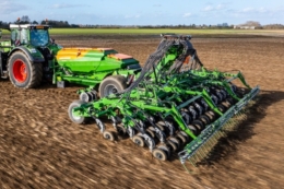 Amazone оснастила сівалку Condor 02 задньою бороною