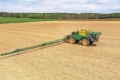 Обприскувач John Deere 560R: бак на 6 тис. л та 42-метрова штанга