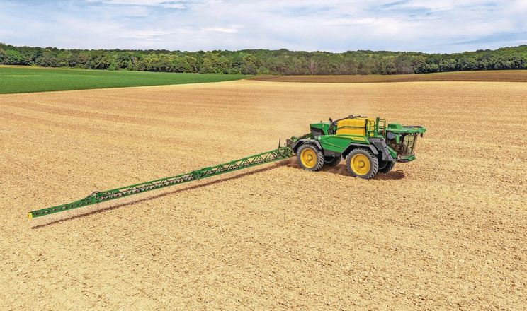 Обприскувач John Deere 560R: бак на 6 тис. л та 42-метрова штанга
