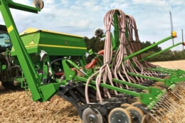 Сівалка John Deere дала змогу господарству перейти на внесення рідких мікродобрив