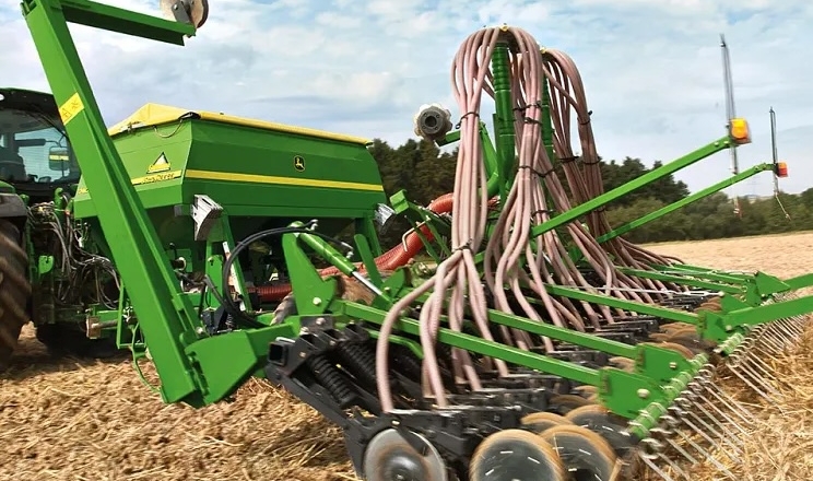 Сівалка John Deere дала змогу господарству перейти на внесення рідких мікродобрив