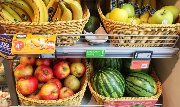 Польська мережа Żabka запустила продаж фруктів та овочів поштучно