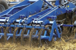 Vector зі Speed Drill висіває сидерати під час обробітку ґрунту