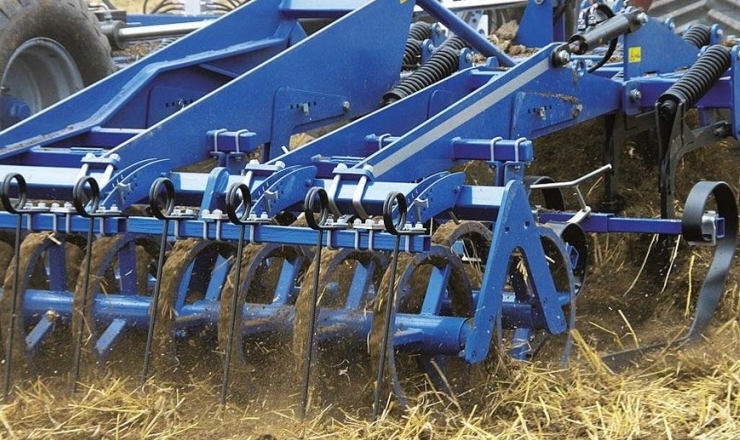 Vector зі Speed Drill висіває сидерати під час обробітку ґрунту