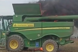 На Херсонщині російські дрони знищили в господарстві останній комбайн John Deere 