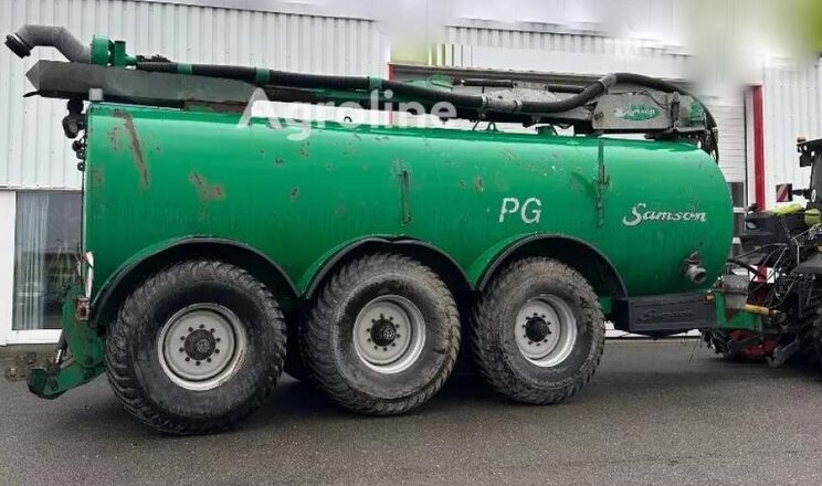 «Агропродсервіс» вносить гноївку штангами Samson завширшки 30 м
