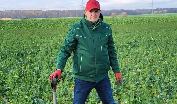 Німецький фермер відмовився від плуга заради збереження вологи