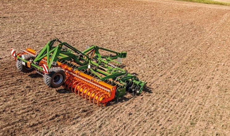 AMAZONE Catros+03 може виконувати суцільний обробіток ґрунту з глибини 2 см