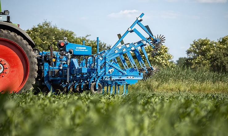 LEMKEN EC-WEEDER розвиває швидкість до 14 км/год