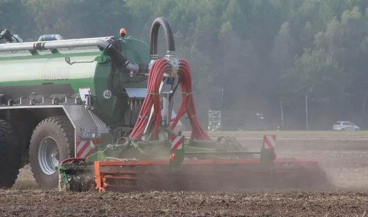 Vogelsang розробив комплект для внесення гноївки під час культивації