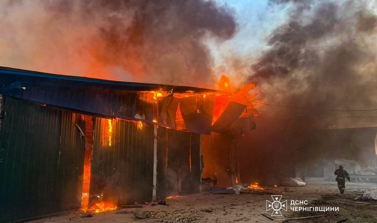 Російські війська знищили 700 тонн картоплі на Чернігівщині