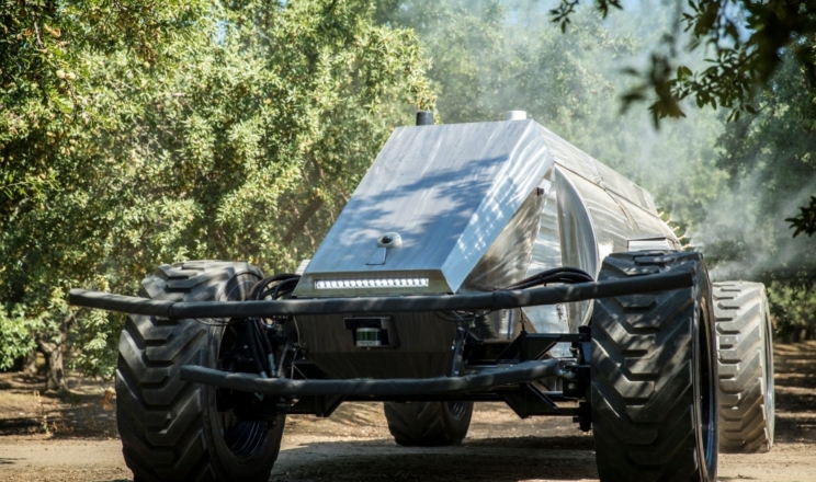 John Deere вдосконалює навігацію автономних обприскувачів