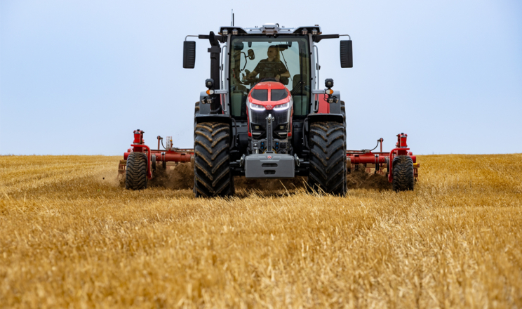 BKT розробила шину діаметром 2 м для трактора Massey Ferguson