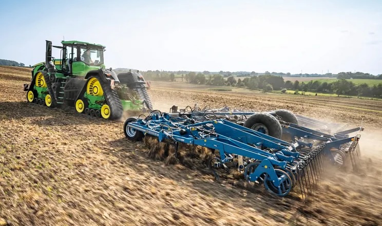 John Deere 9RX 830 має двигун потужністю 913 к. с.
