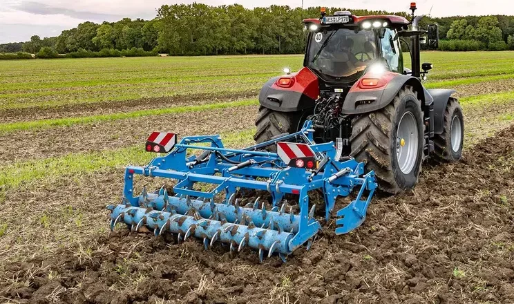 Коток LEMKEN Onyx вирівнює ґрунт і подрібнює грудки за один прохід
