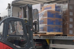 Аграріям з 9 областей України роздають рукави для зберігання зерна